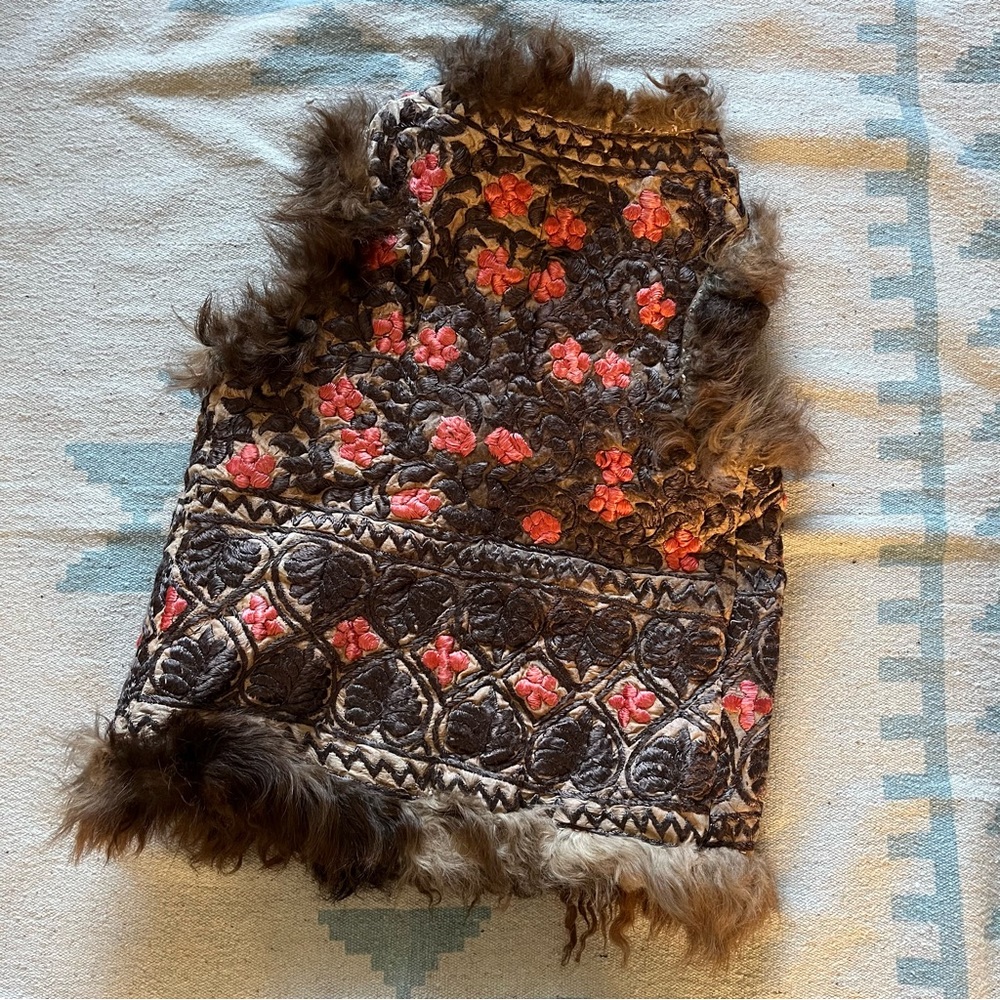 Vintage Shearling Embroidered Sheepskin Leather Vest Afghan Floral Handmade Rare - Picture 7 of 15
